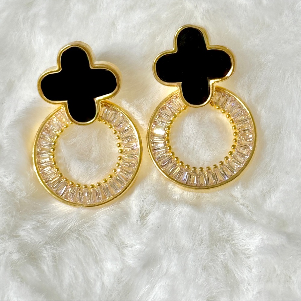 14K Gold Plated Four-leaf Clover Cubic Zirconia Stud Earrings New - Picture 9 of 9